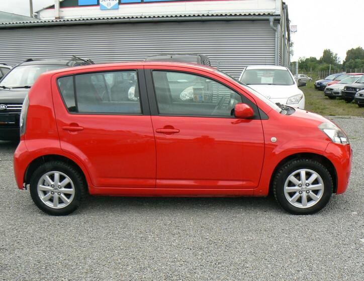 Daihatsu Sirion 2
