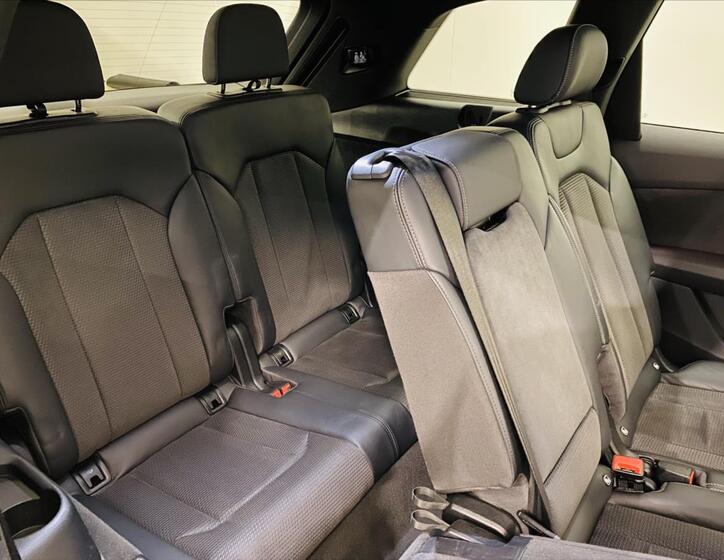 Audi Q7 12