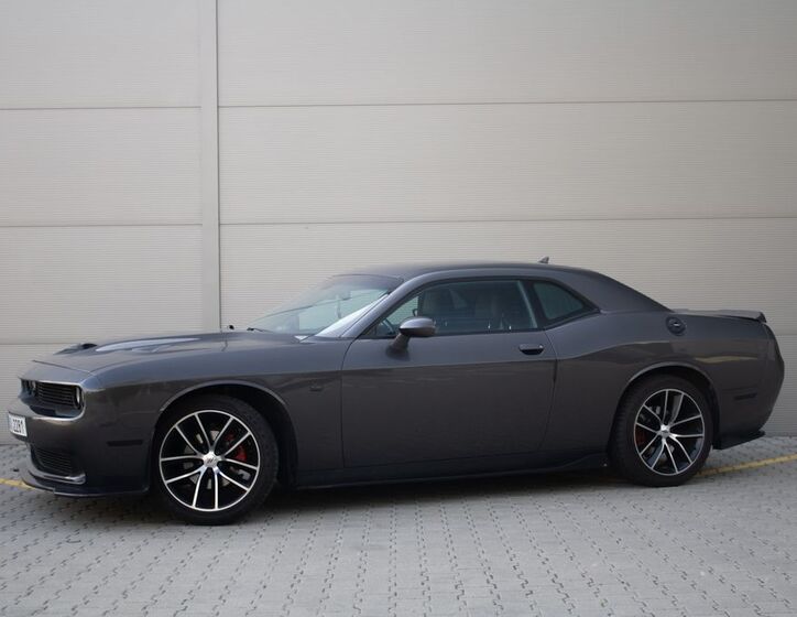 Dodge Challenger 1