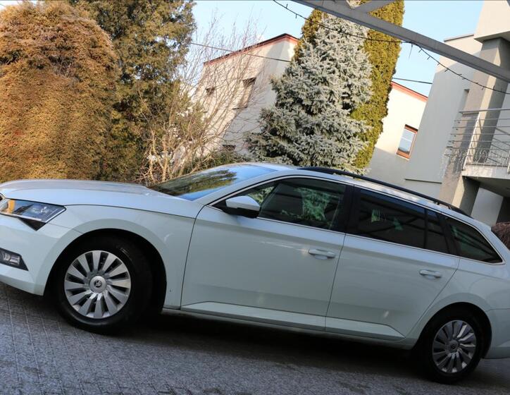 Škoda Superb 9