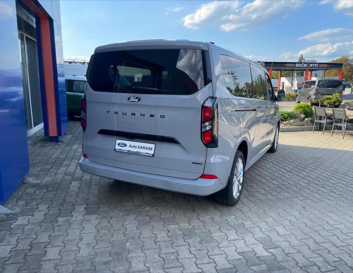 Ford Tourneo Custom 4