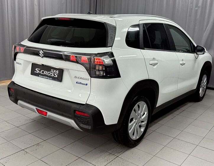 Suzuki S-Cross 8