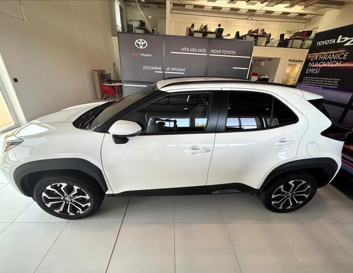 Toyota Yaris Cross 4