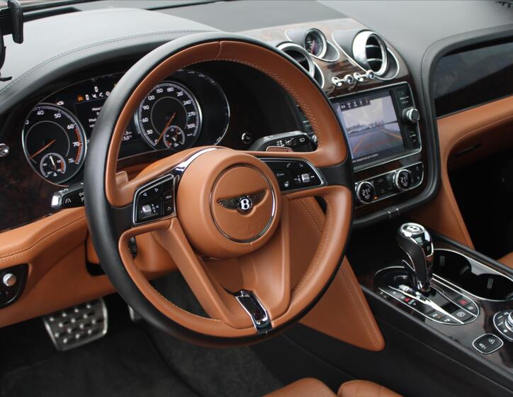 Bentley Bentayga 18