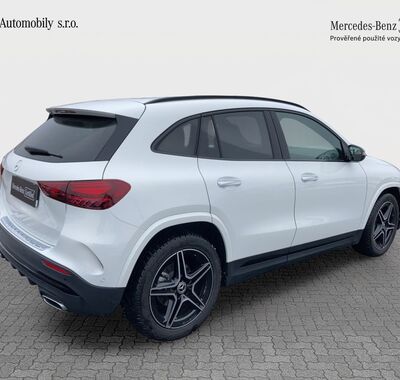 Mercedes-Benz GLA 8