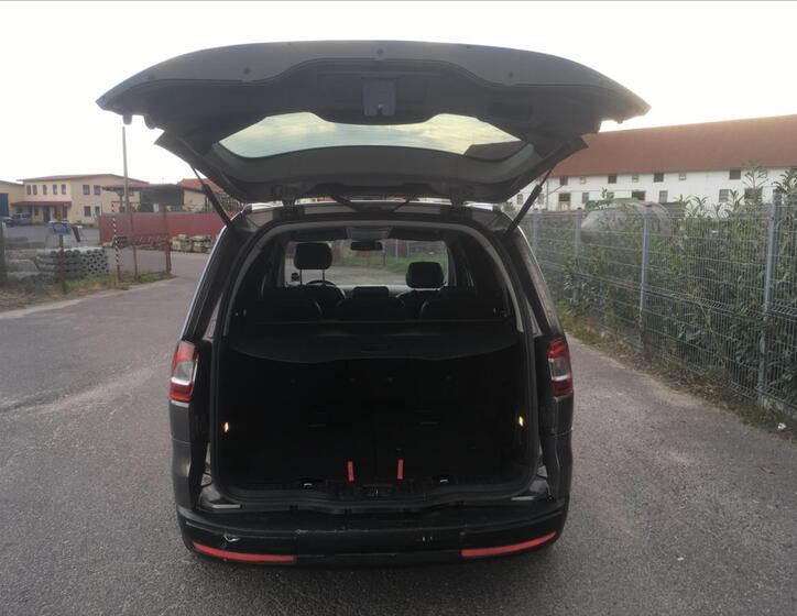 Ford Galaxy 17