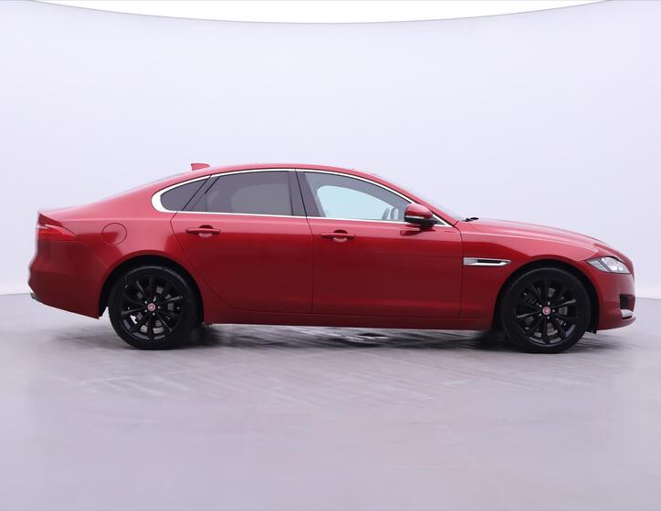 Jaguar XF 8