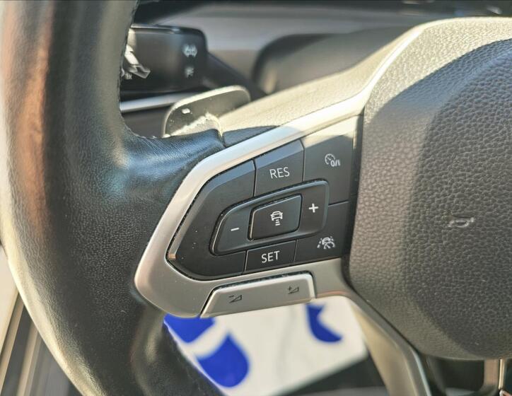 Volkswagen Golf 16