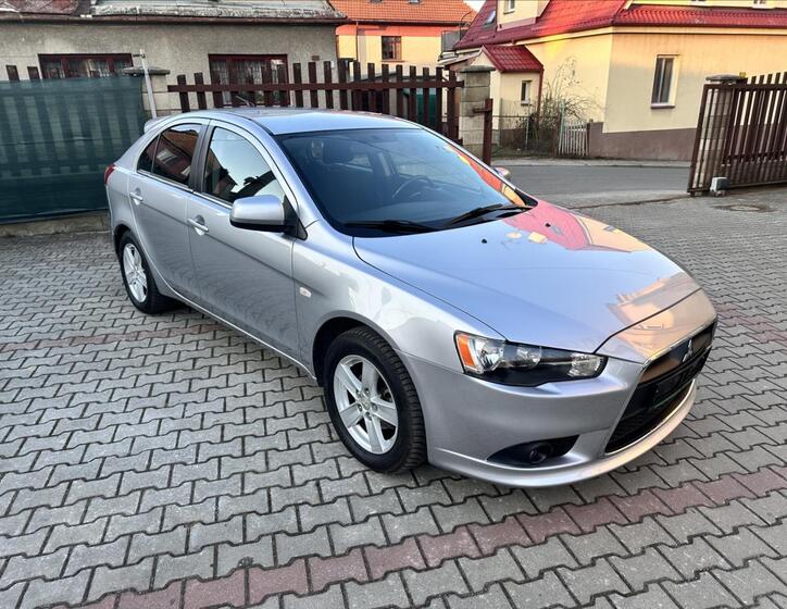 Mitsubishi Lancer 1