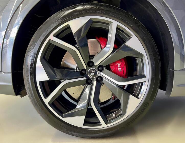 Audi RS Q8 9