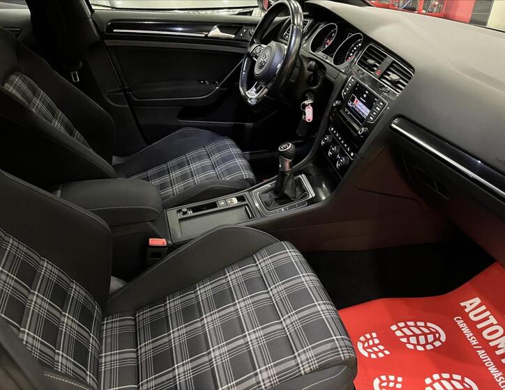 Volkswagen Golf 10