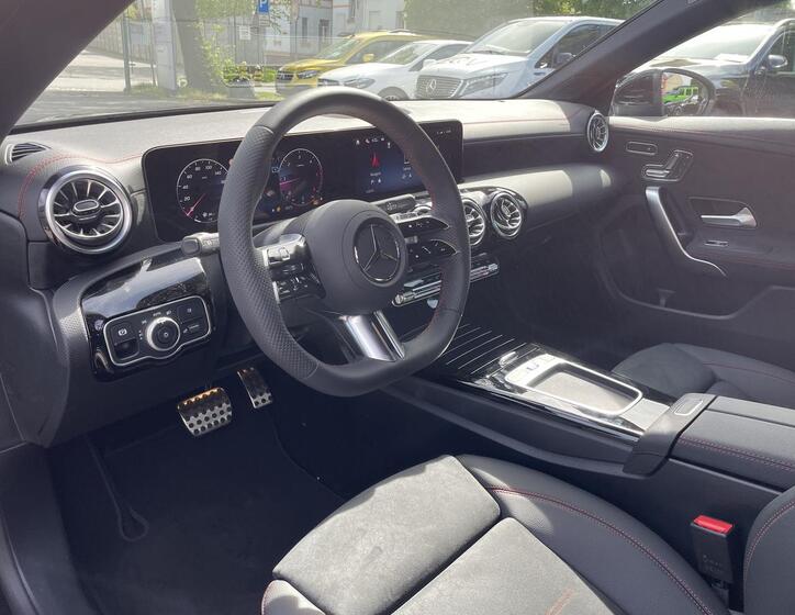 Mercedes-Benz CLA 9