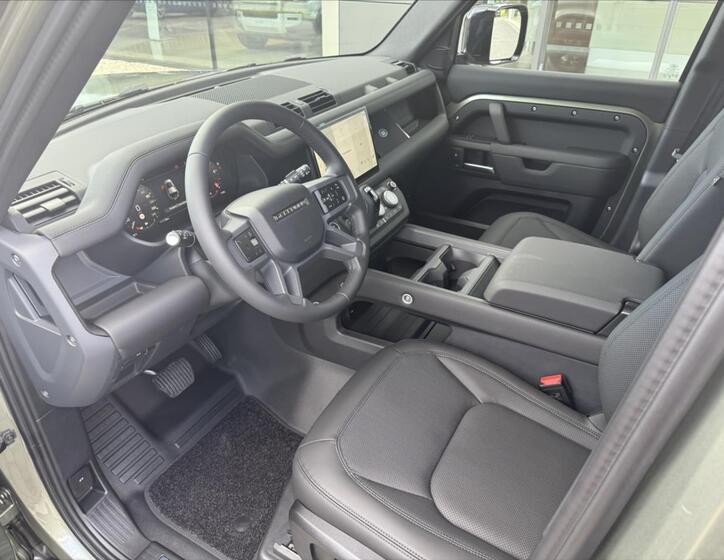 Land Rover Defender 11