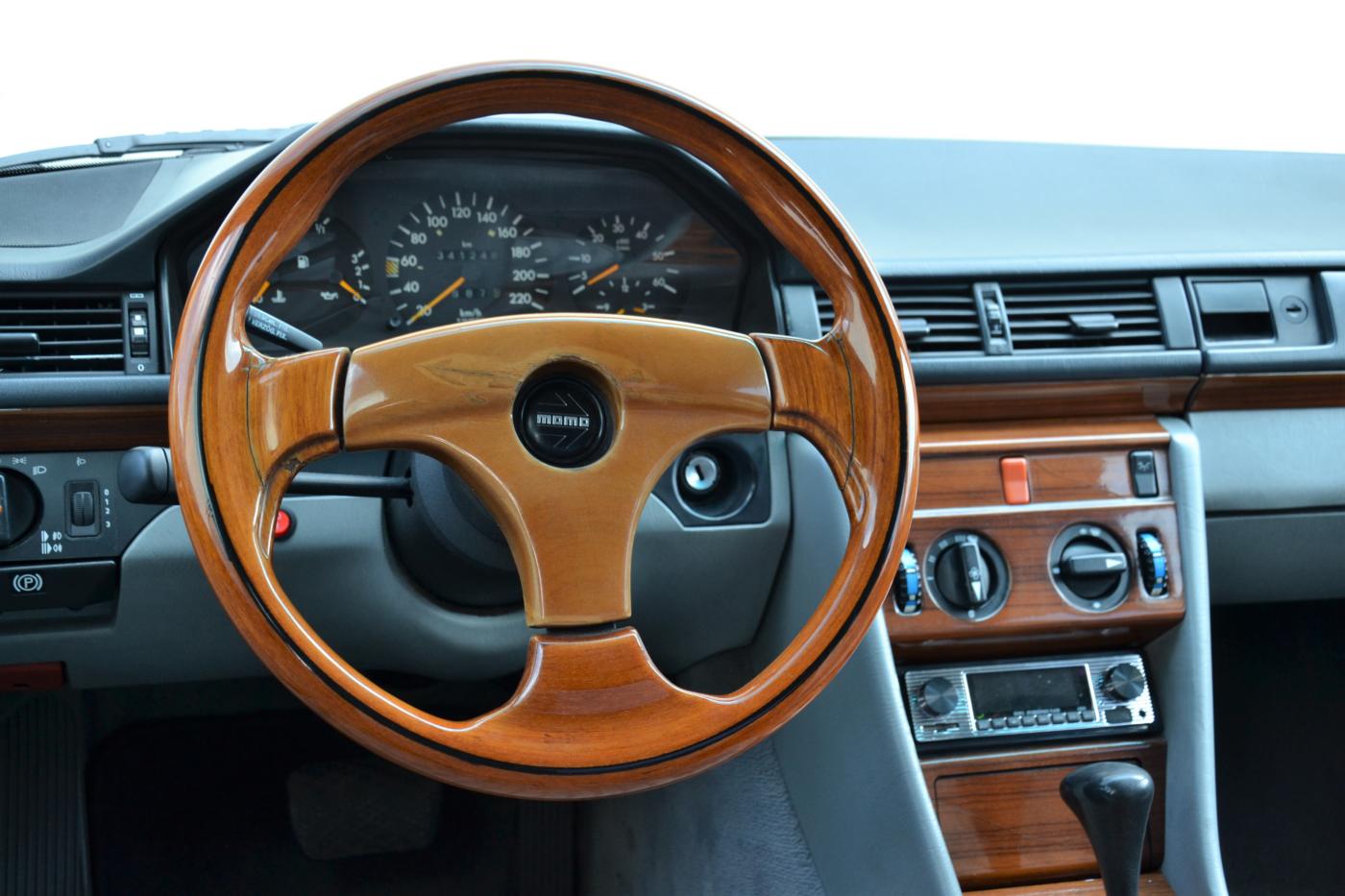 Mercedes-Benz 124