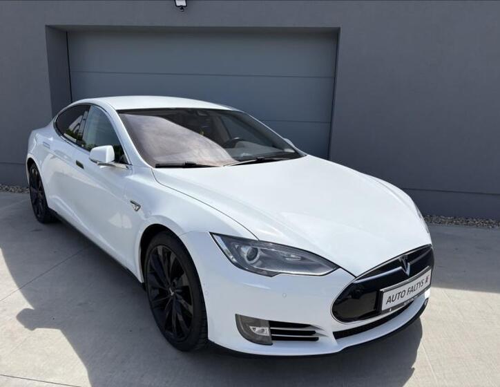 Tesla Model S 1