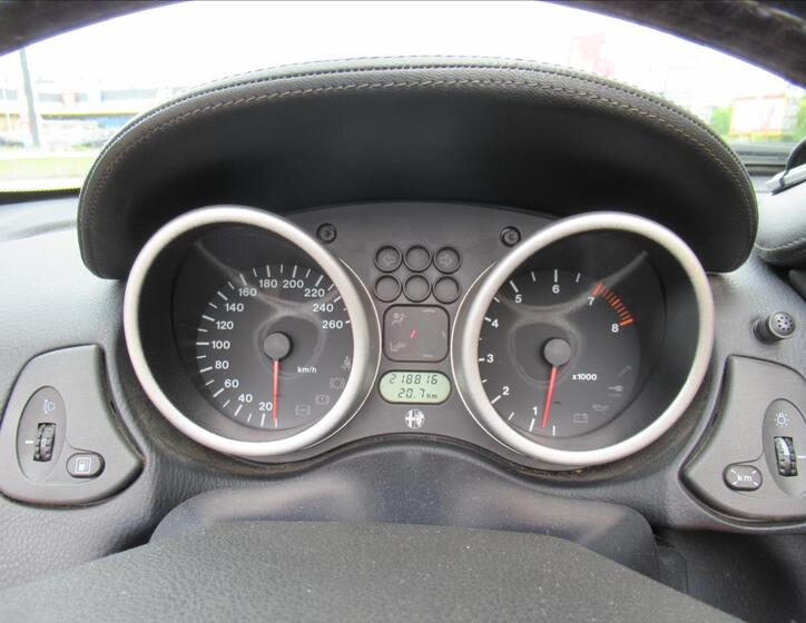 Alfa Romeo Spider 12