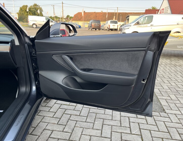 Tesla Model 3 46
