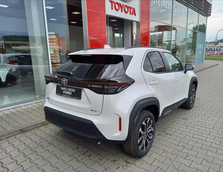 Toyota Yaris Cross 4