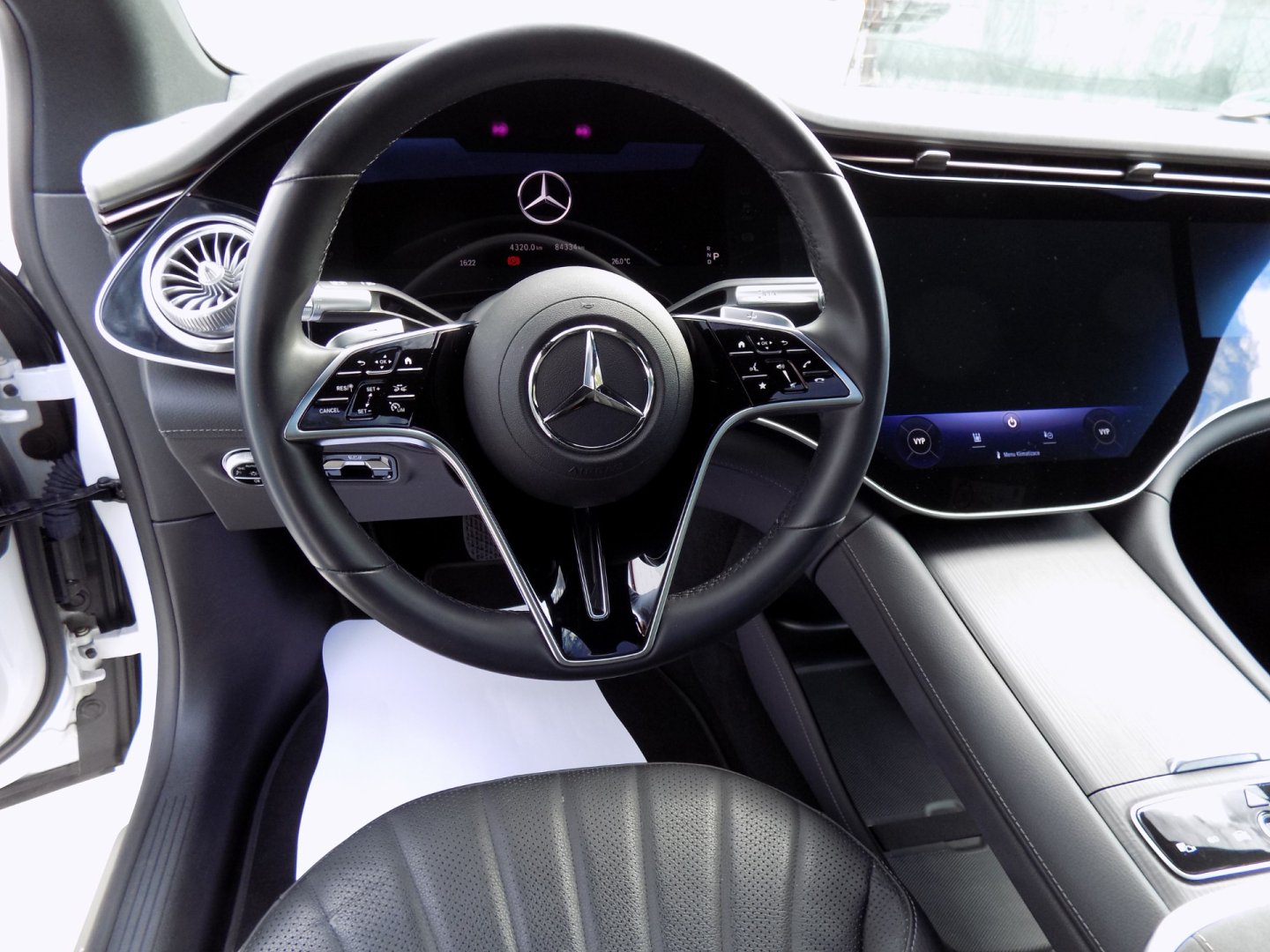 Mercedes-Benz EQS