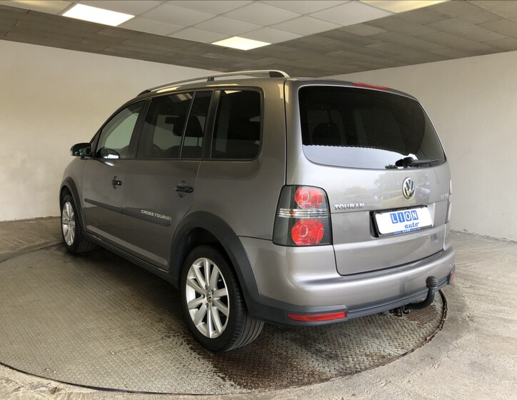 Volkswagen Touran 5