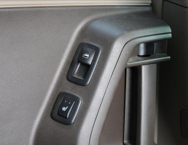 Chrysler Town & Country 37