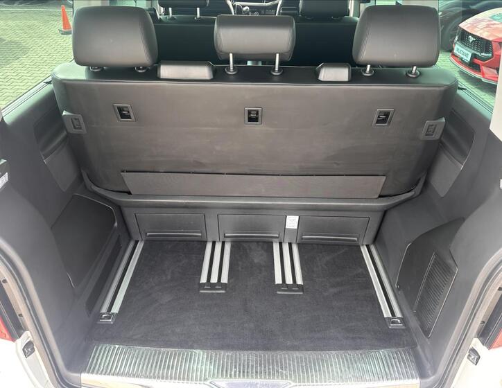 Volkswagen Multivan 12