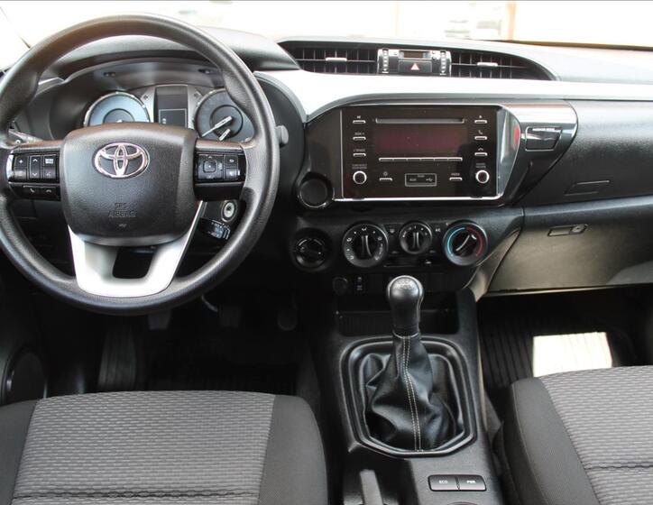 Toyota Hilux 9
