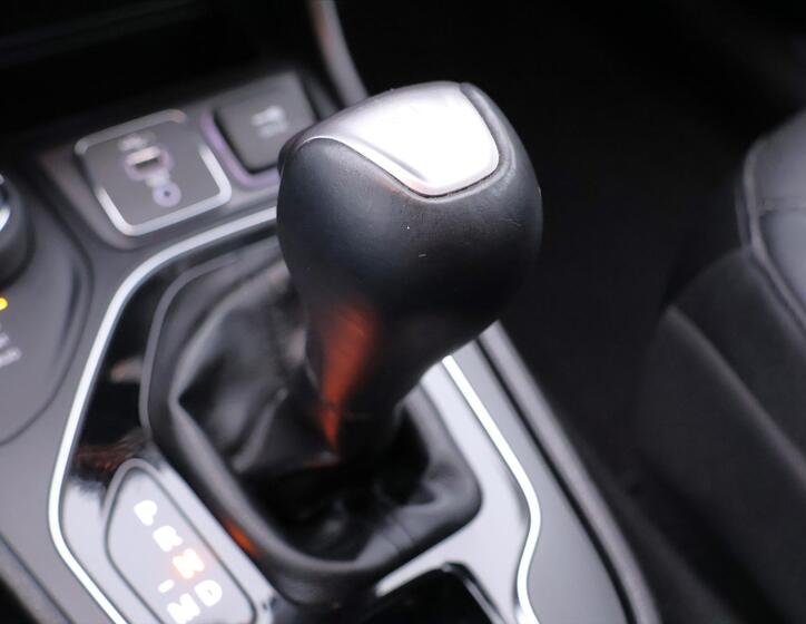 Jeep Cherokee 34