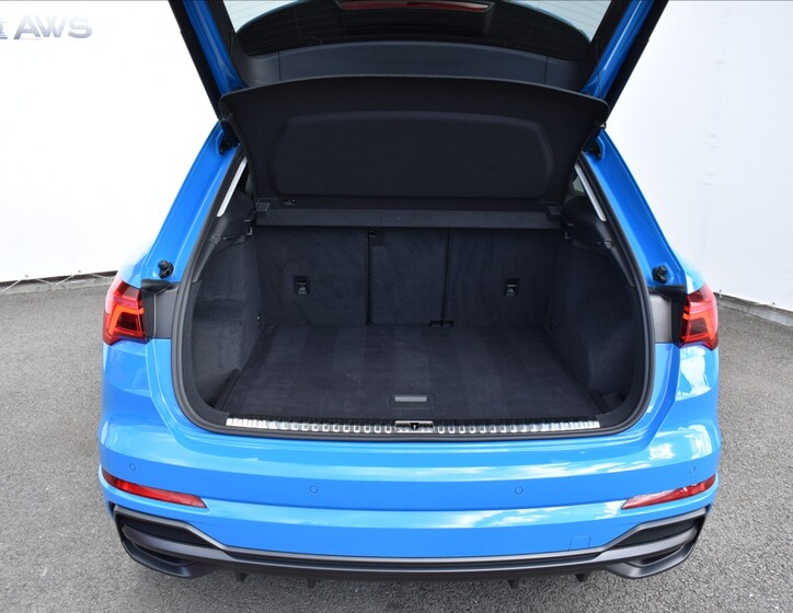 Audi Q3 11