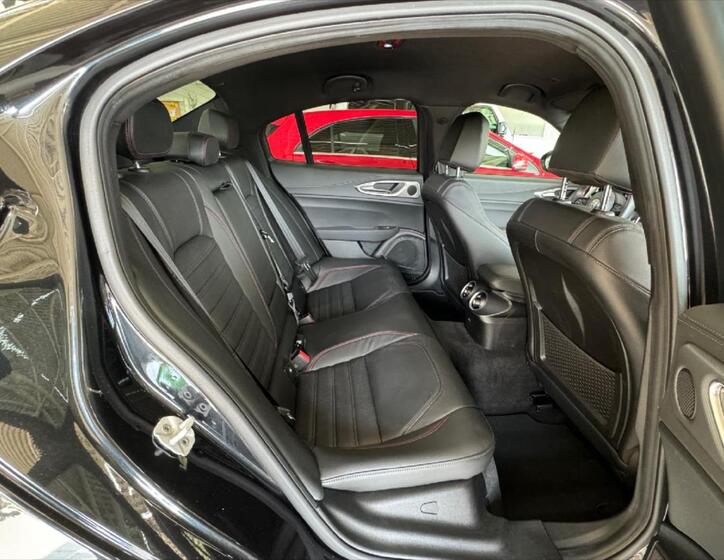 Alfa Romeo Giulia 9