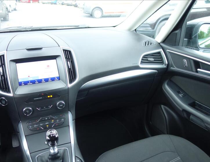 Ford Galaxy 26