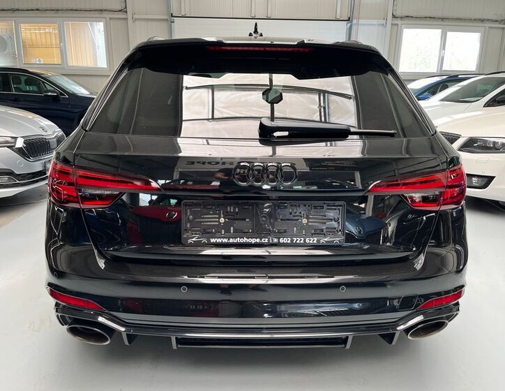 Audi RS4 5