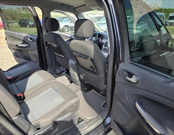 Ford Galaxy 11