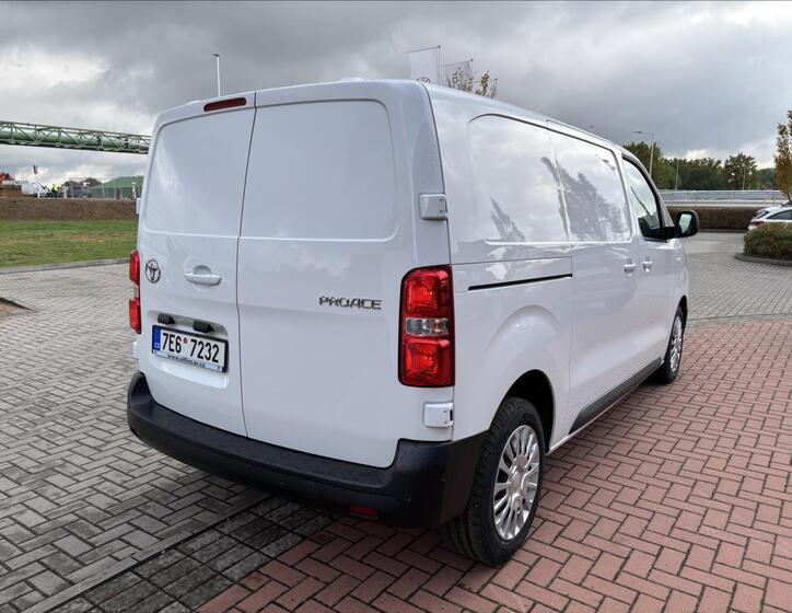 Toyota ProAce 8
