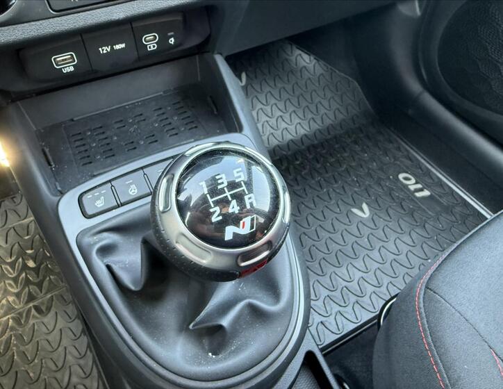 Hyundai i10 16