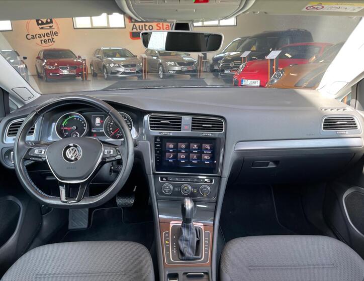 Volkswagen e-Golf 15