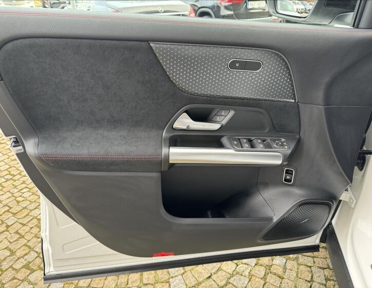 Mercedes-Benz GLA 4