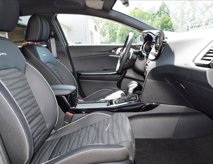 KIA ProCeed 4