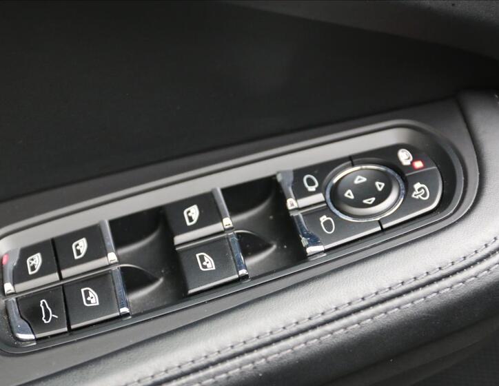 Porsche Macan 21