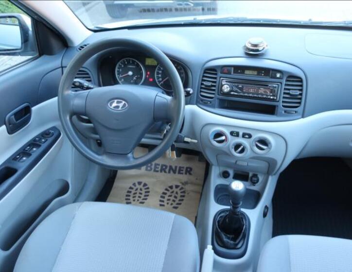 Hyundai Accent 16