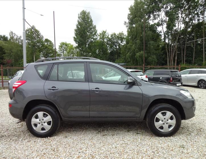 Toyota RAV4 8