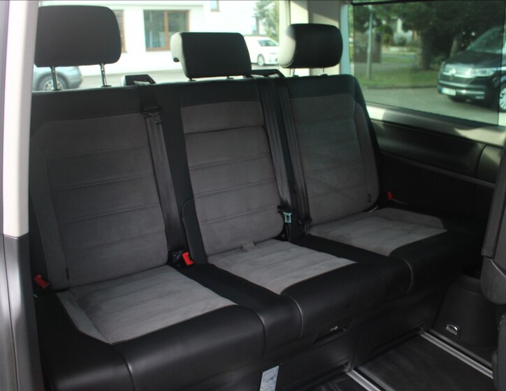 Volkswagen Multivan 14