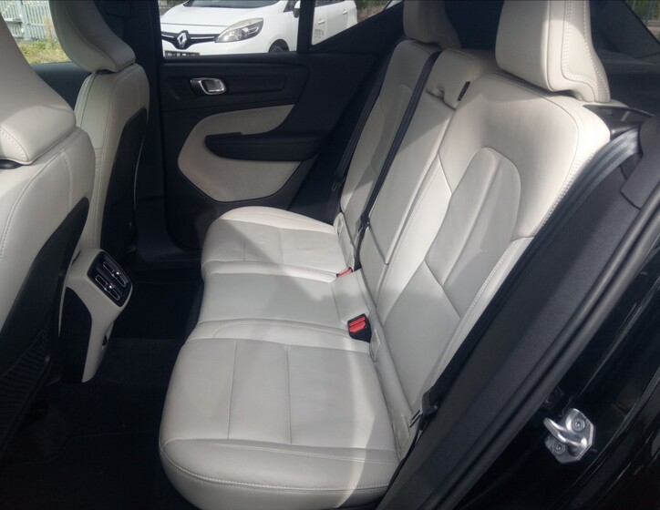 Volvo XC40 9