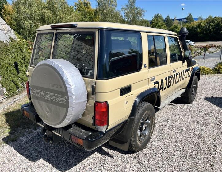 Toyota Land Cruiser 7