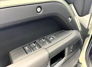 Land Rover Defender 14
