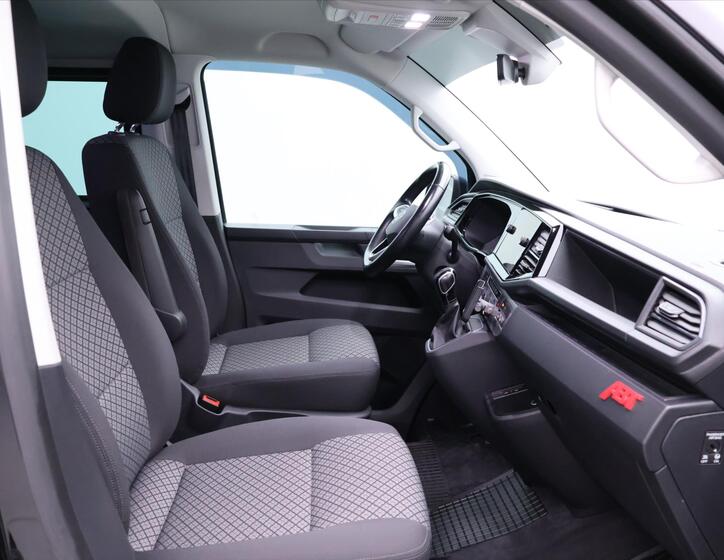 Volkswagen Multivan 14