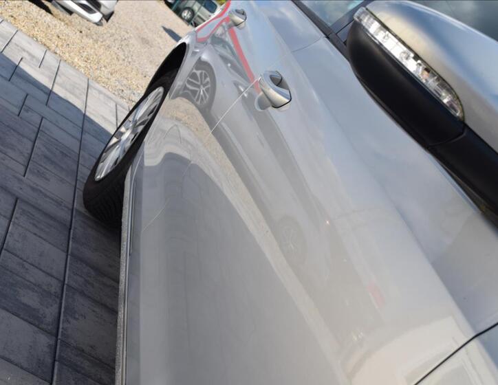 Volkswagen Golf 9
