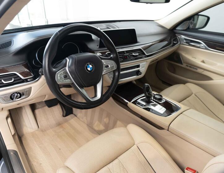 BMW Řada 7 14