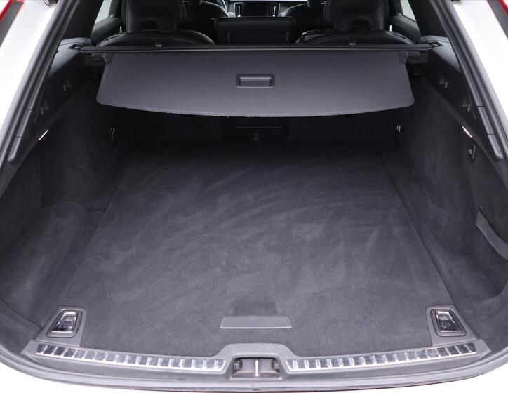 Volvo V90 10