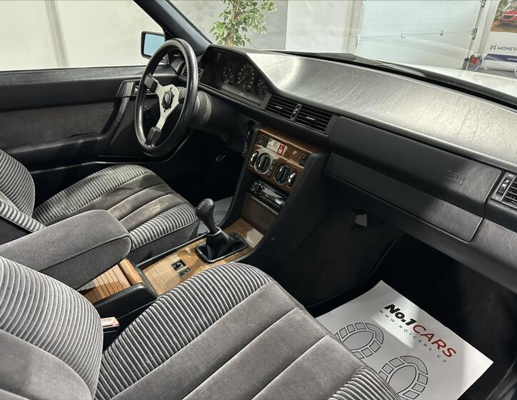 Mercedes-Benz Třídy E 12